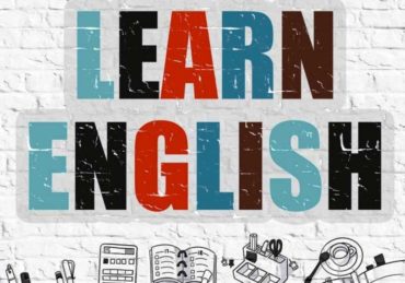 Shout Artinya dalam Bahasa Inggris dan Penggunaan dalam Kalimat