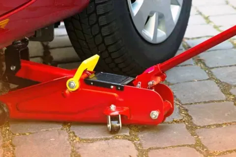 Dongkrak Mobil Hidrolik, Fungsi, Cara Kerja, dan Cara Menggunakan