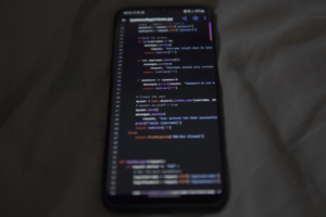Pilihan aplikasi belajar coding terpopuler untuk pemula dan profesional