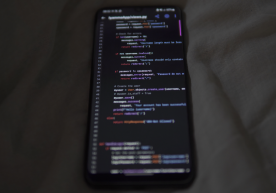 Pilihan aplikasi belajar coding terpopuler untuk pemula dan profesional