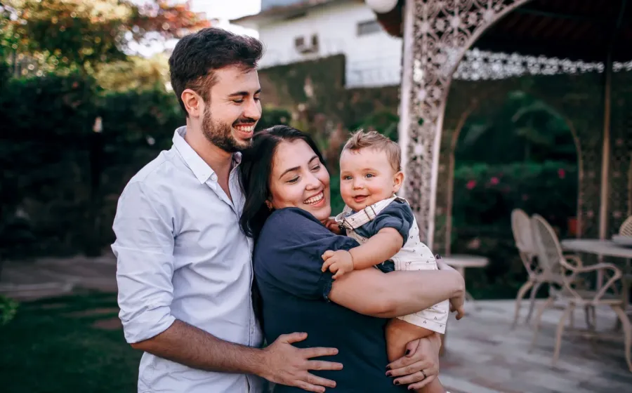Momen kebersamaan hangat sebagai penerapan tips menjaga bonding dengan anak di rumah
