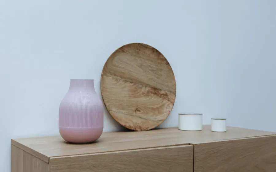 Inspirasi dekorasi rumah bergaya Scandinavian dengan ruang tamu minimalis dan elemen kayu hangat